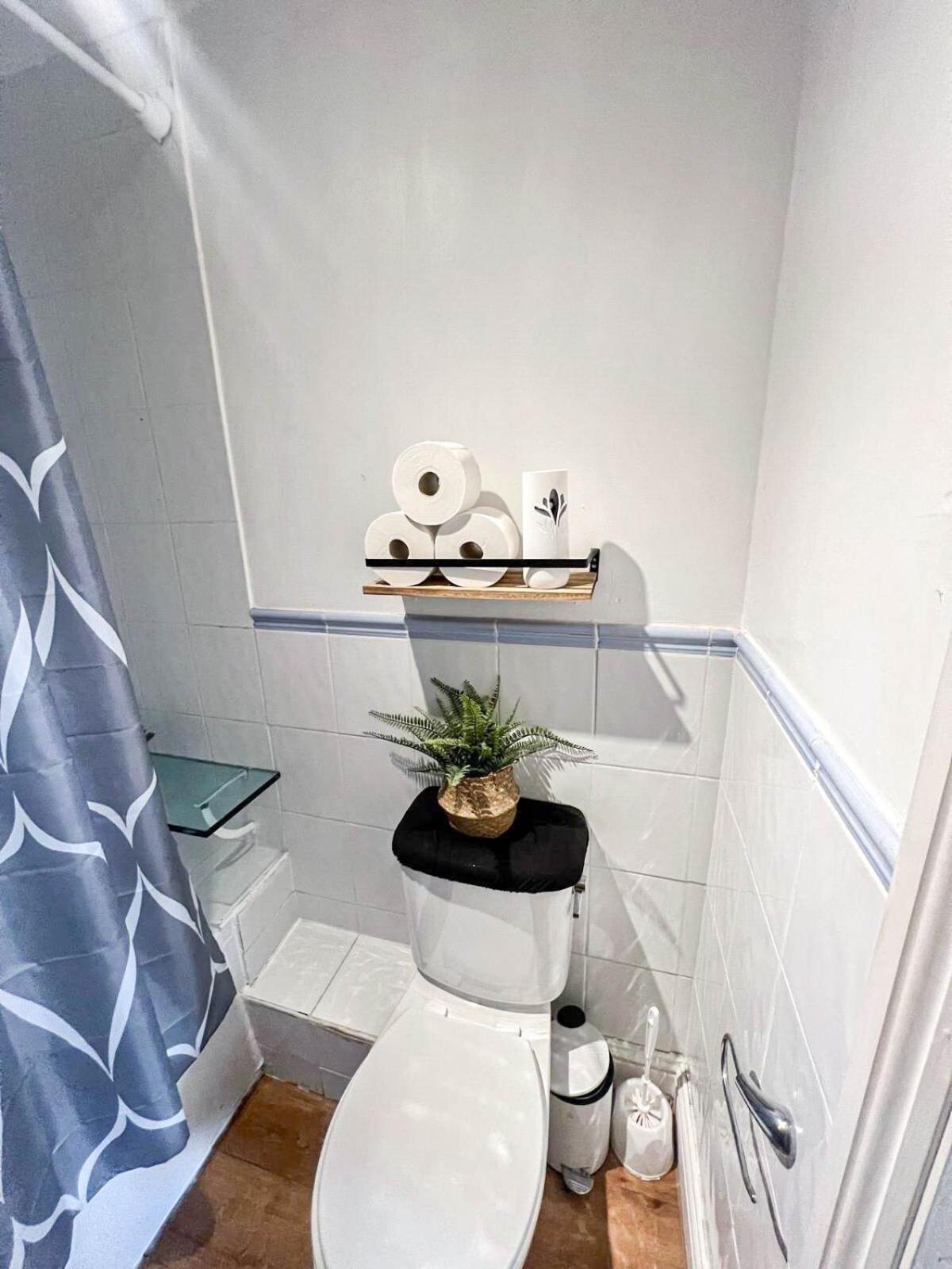 Lovely 1 Bedroom Flat In West Kensington London, Shepherd's Bush * Londres